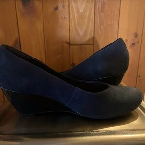 Clark’s Flores Tulip Wedge Pump Size 8.5 Navy Blue